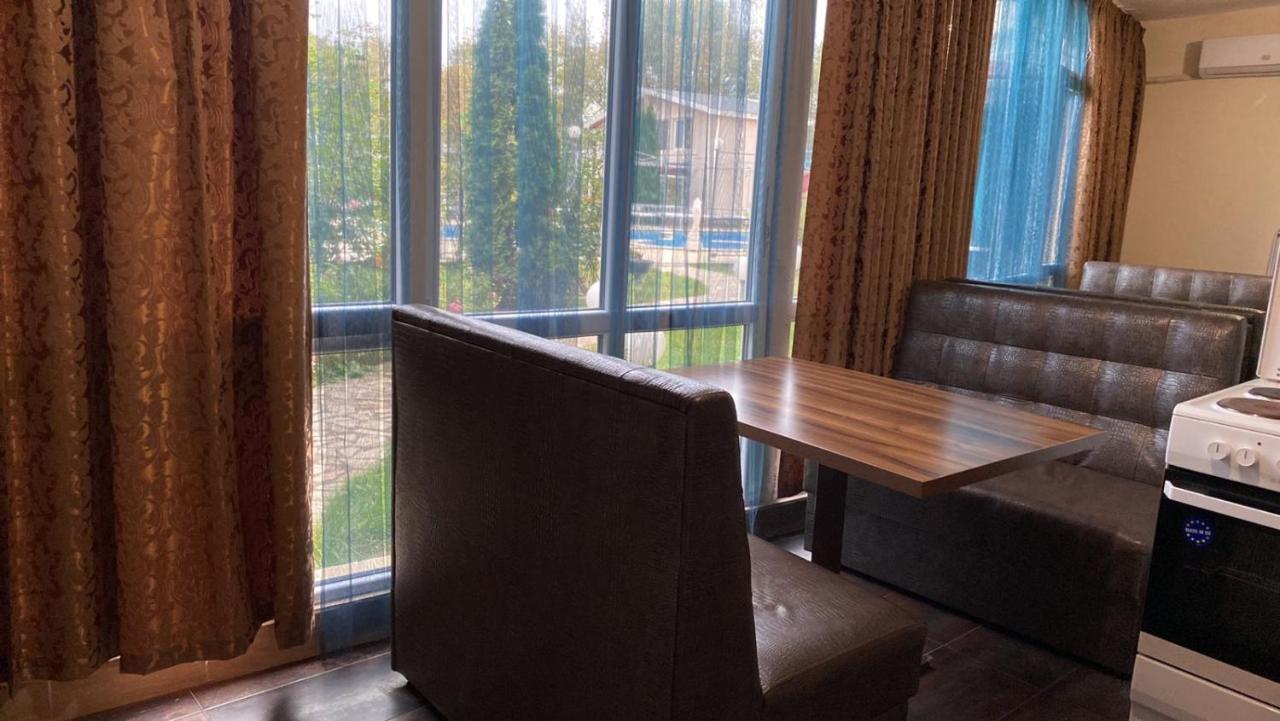 Danita Apartments & Diva Restaurant Bbq&Pool Bar Varna Exteriör bild