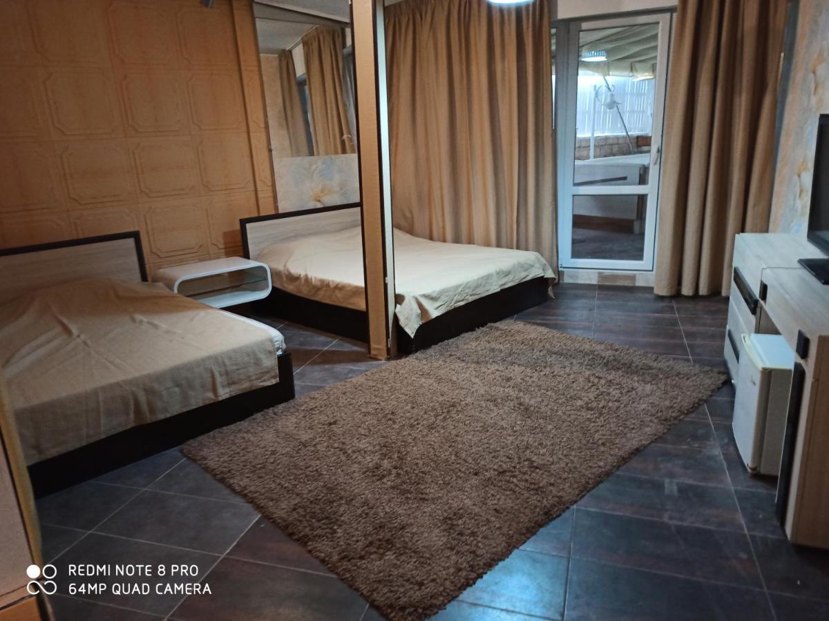 Danita Apartments & Diva Restaurant Bbq&Pool Bar Varna Exteriör bild