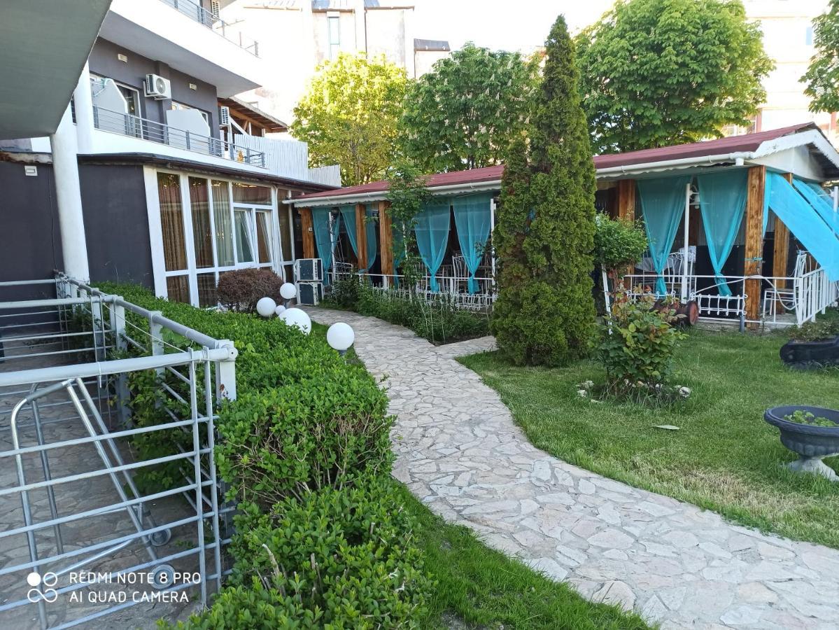 Danita Apartments & Diva Restaurant Bbq&Pool Bar Varna Exteriör bild