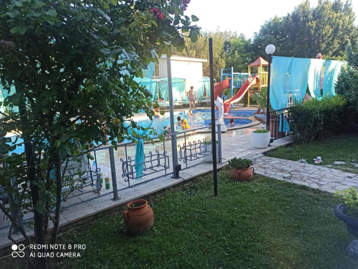 Danita Apartments & Diva Restaurant Bbq&Pool Bar Varna Exteriör bild